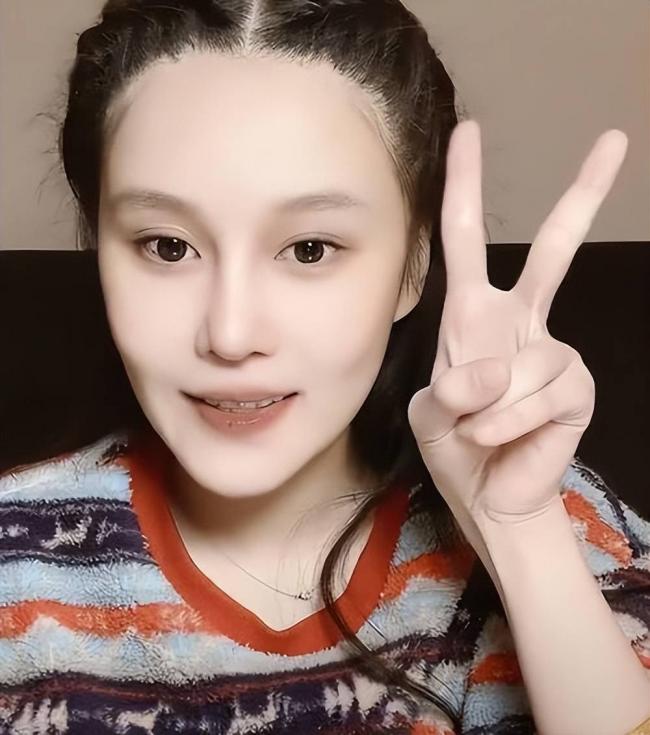 赵本山女儿自曝患三种精神疾病 与药为伴