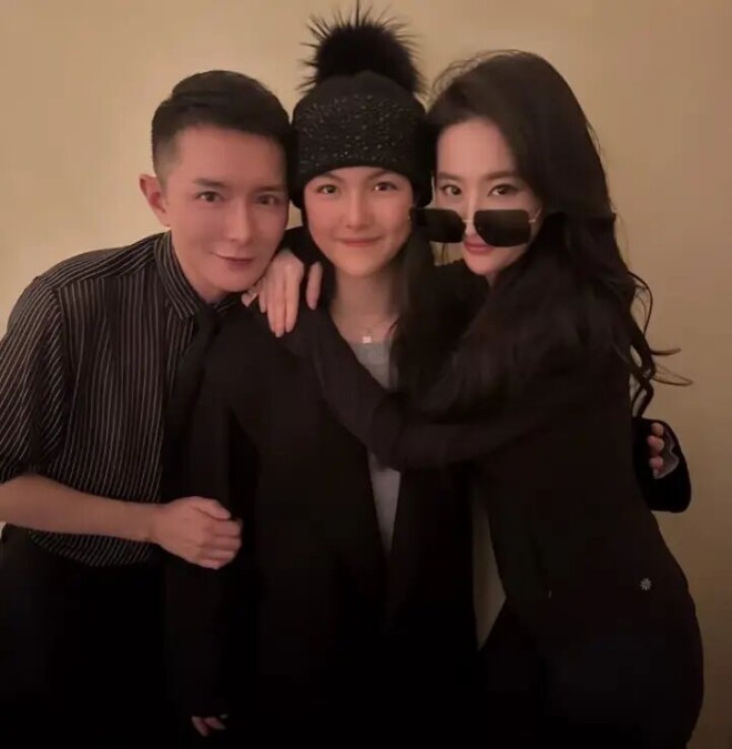 李湘晒王诗龄与施罗德合照 人脉圈层惹人惊叹（配图8）