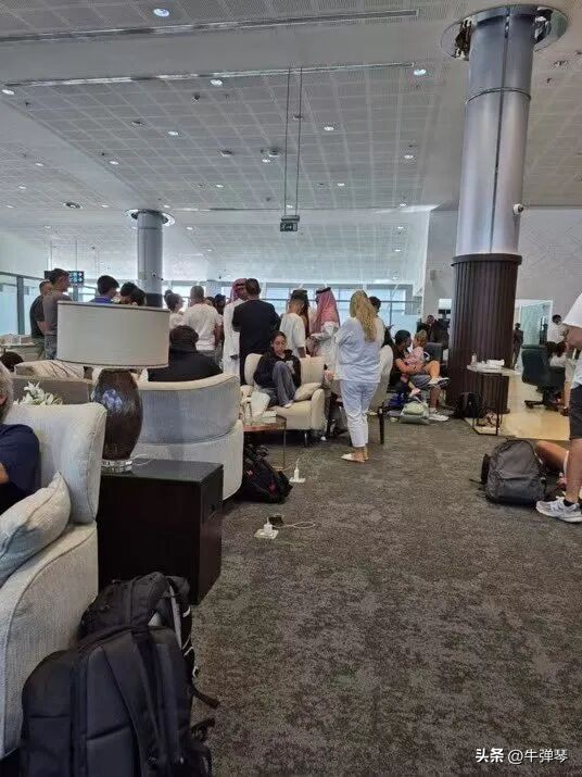 俄乌飞行员联手救人？这8个细节很不简单（配图3）