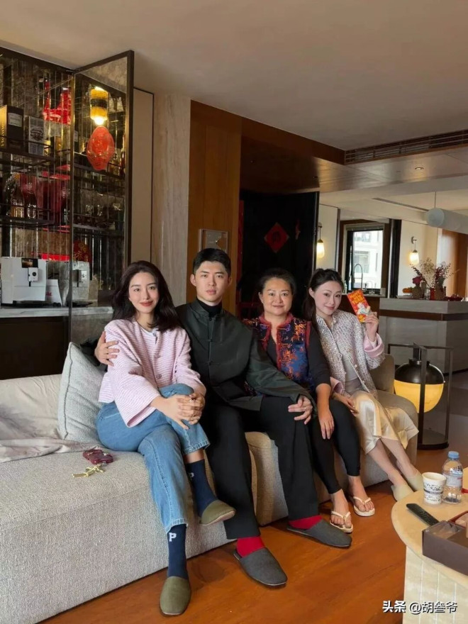 杨采钰和老公在挪威度假 肚子隆起被猜已怀二胎（配图20）
