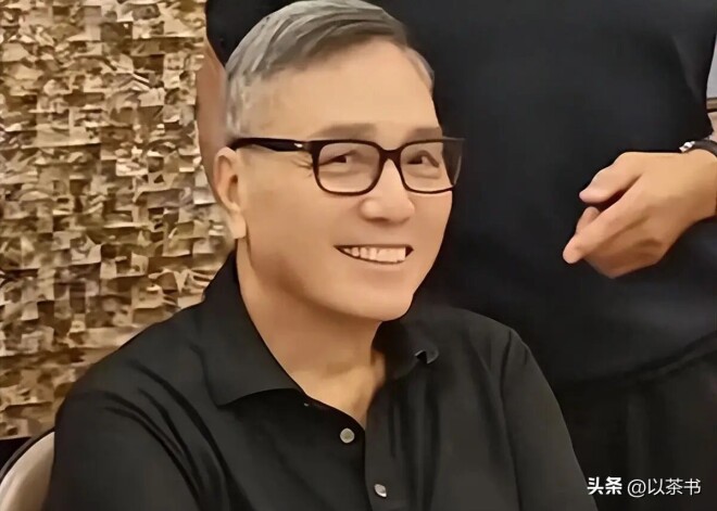 原来他是刘晓庆前男友 74岁依旧帅气为她单身（配图2）