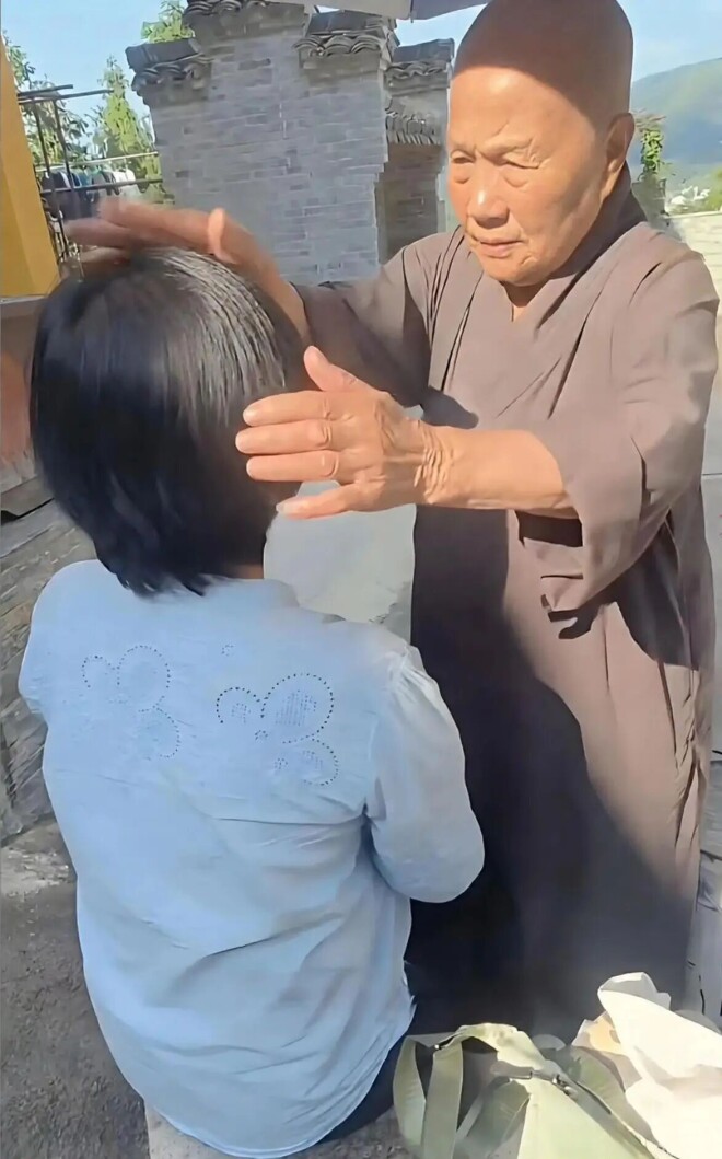 王菲的姨妈在九华山出家36年 她近些年与王菲（配图9）