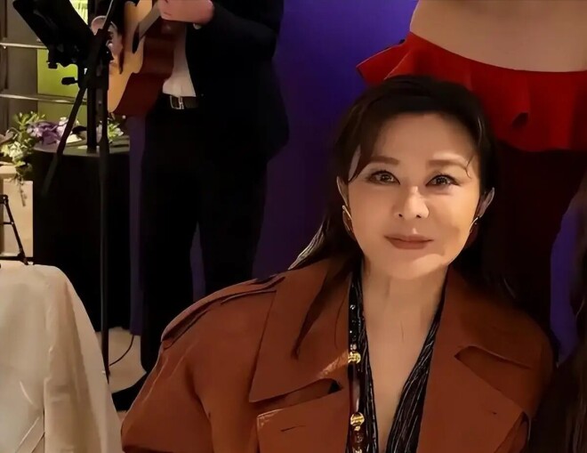 关之琳：和父亲28年不来往 却为他买了400万墓地（配图11）