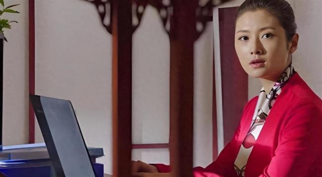 她曾是本山传媒第一美女 如今与昔日判若两人