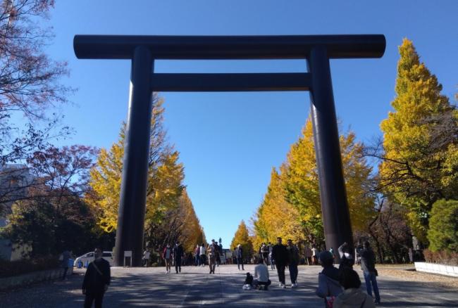 北大毕业   华裔参议员参拜日本靖国神社