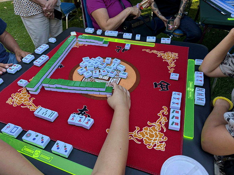 目前洛杉磯最常見的玩法包括香港麻將、台灣麻將及美式麻將。（記者王若然／攝影）