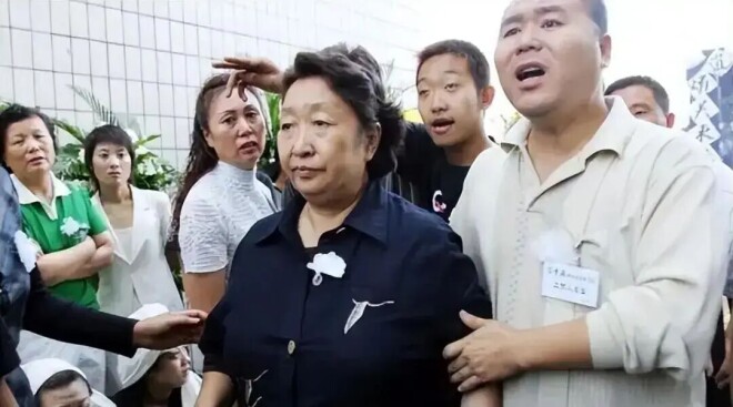 艺术家彭玉曾照顾瘫痪丈夫8年 67岁再婚嫁前姐夫（配图2）