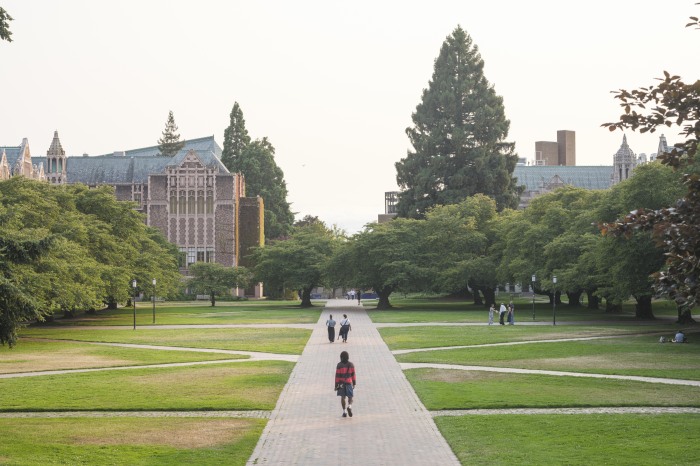 华盛顿大学和其他研究型大学的科学家们正在通过争取基金会的支持来实现资金来源多元化。