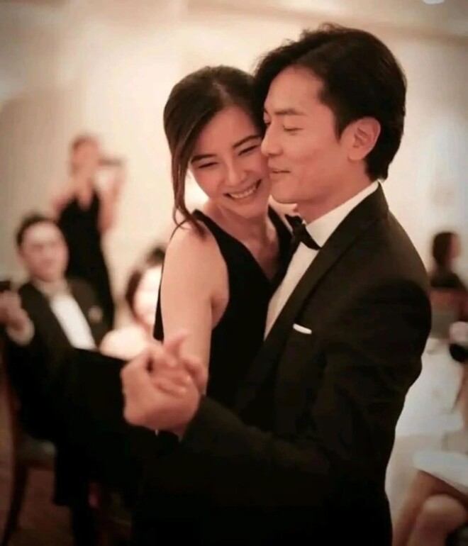 蒙嘉慧郑伊健日本牵手被偶遇 状态大不同（配图5）
