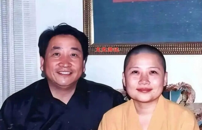 曝63岁歌手李娜洛杉矶被偶遇 打扮朴素逛超市（配图7）
