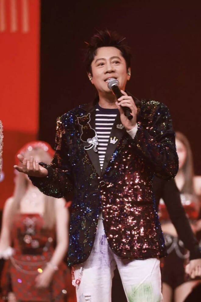 蔡国庆8岁儿子走秀 圈外老婆罕露面好优雅（配图12）