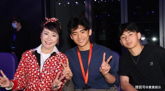 张柏芝16岁二儿子球场近照曝光 在校任排球队长（配图13）