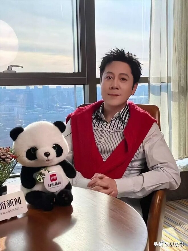蔡国庆妻子罕见露面 颜值高气质高贵（配图20）