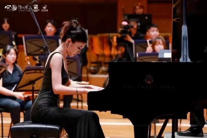 汪峰21岁女儿度假照曝光 178cm修长身姿（配图4）