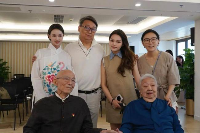 原来她俩是游本昌孙女，长相绝美、读外国名校