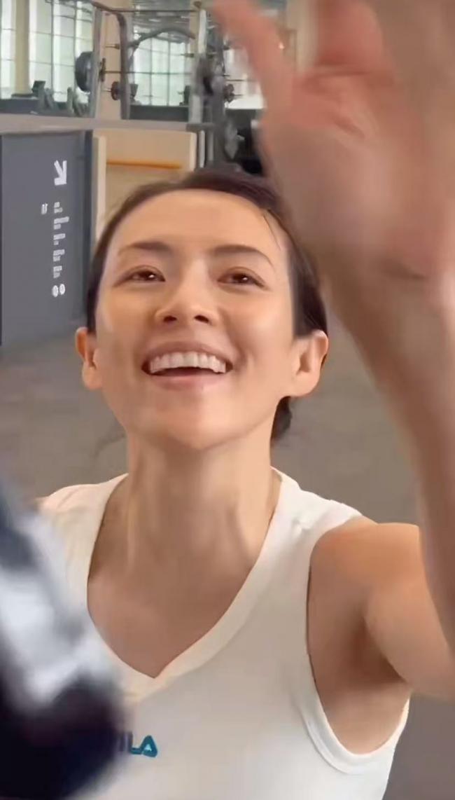 47岁章子怡素颜照，能治好很多人的焦虑