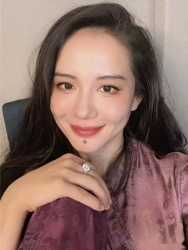 币圈女大佬：9岁丧父16岁打工 和赵长鹏未婚生子（配图16）