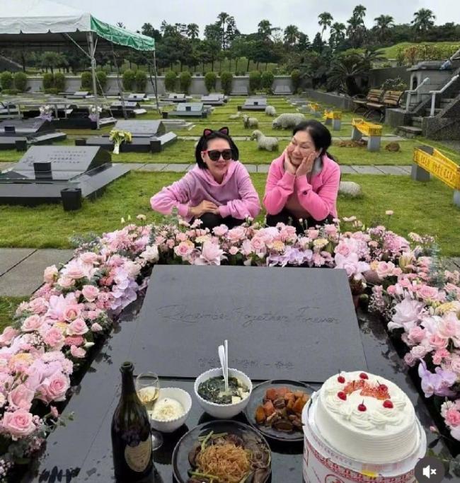 具俊晔和丈母娘祭奠大 S 看把他们几个乐的
