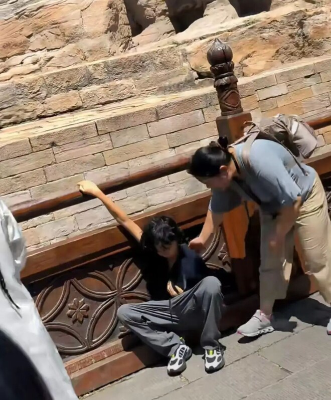 张纪中让全家讲英文被骂惨 让小娇妻怀孕生五胎（配图6）