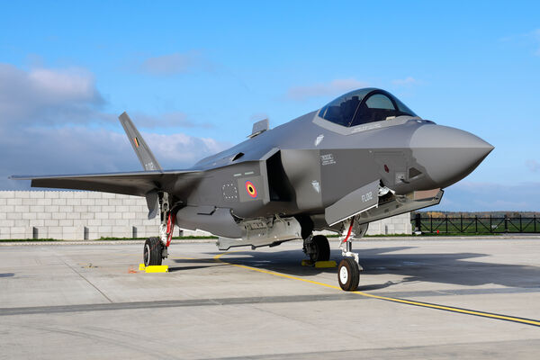 ▲ 2025年10月13日，一架F-35A閃電II戰鬥機（F-35A Lightning II）停在比利時弗洛雷訥空軍基地（Florennes Airbase）的跑道上。（圖／達志影像／美聯社）