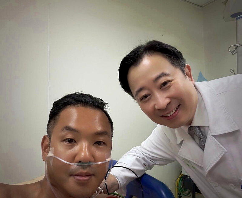 黑人感謝醫生救他一命。圖／摘自IG
