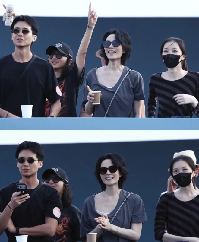 57岁王菲现身女儿演唱会 短裤雨靴秀美腿白又薄（配图13）