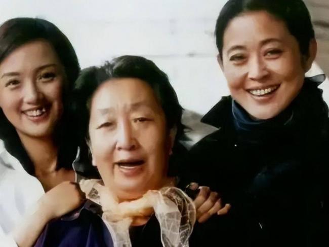倪萍痛失两位“至亲”，还得为儿子操心