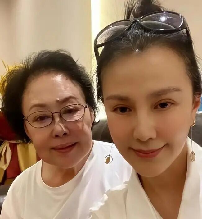 知名演员被前夫骗到破产 52岁沦落到演短剧（配图11）