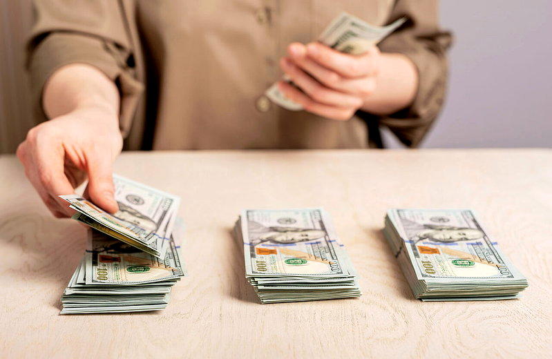 储蓄和投资可以先从50元、100元开始。（取自123RF）