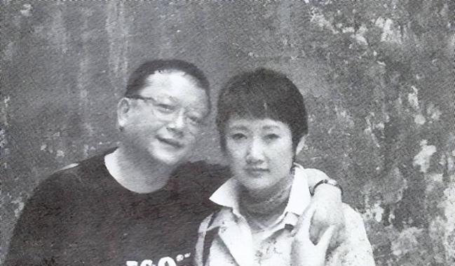 和王刚离婚24年，成方圆已成他高攀不起的样子