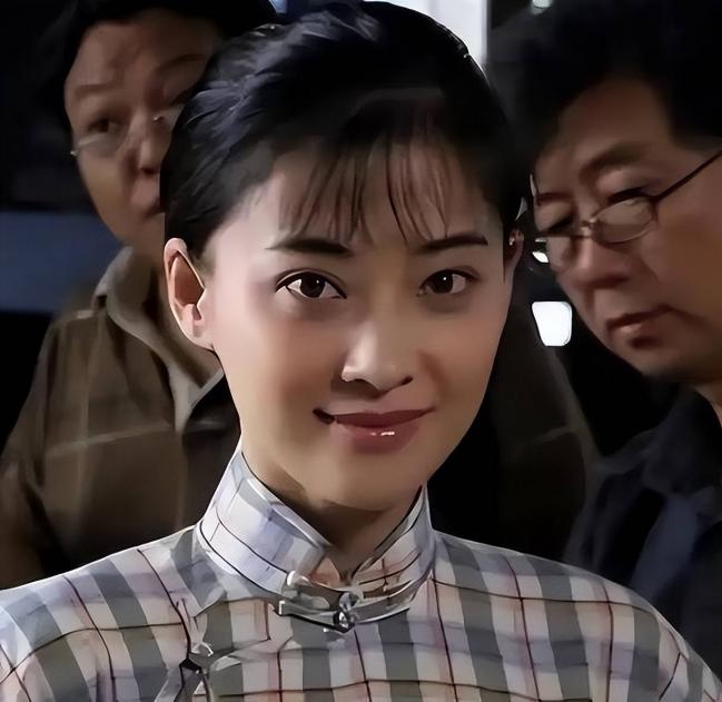 为了梅婷，他净身出户，如今68岁孤身一人