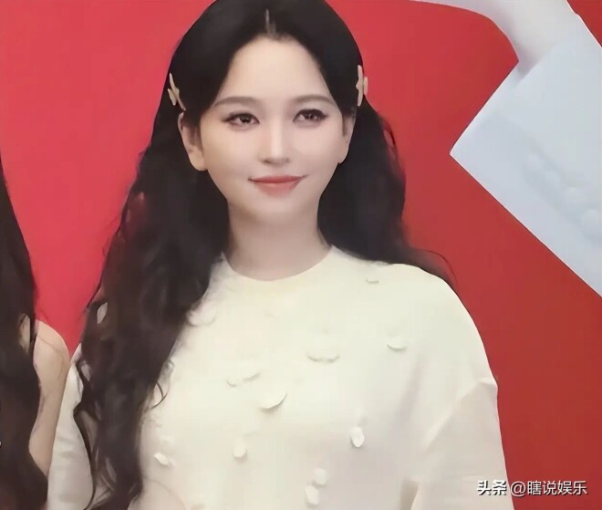 43岁金莎腰腹圆润下意识护肚 真的瞒不住了？（配图8）