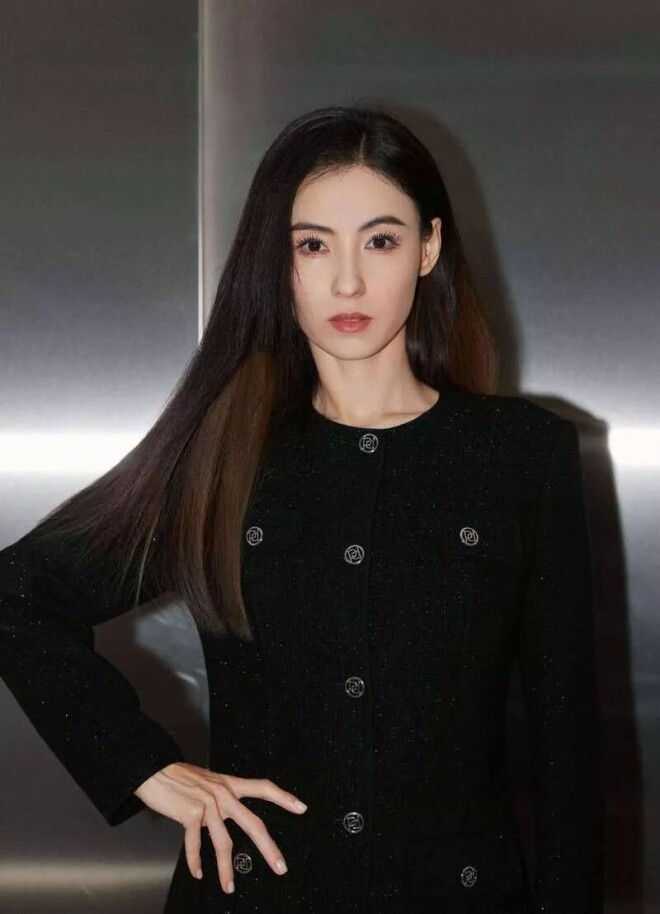 张柏芝现身青岛 30度大热天穿牛仔外套（配图14）