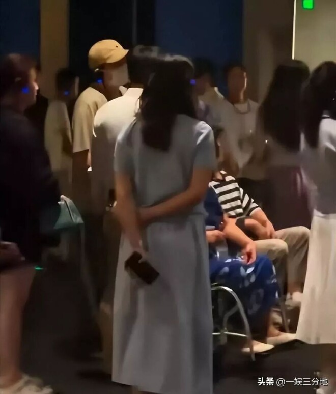 北京偶遇沈腾一家 儿子眼小胖的满脸堆肉（配图20）