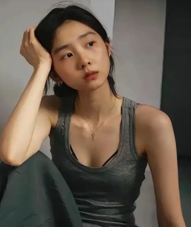 黄磊女儿黄多多正式入圈 从清纯少女到轻熟美（配图5）
