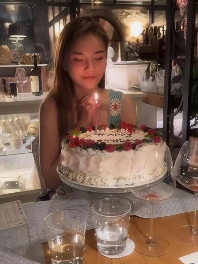 67岁香港富商与网红婚外情九年 女方五年生四胎（配图17）