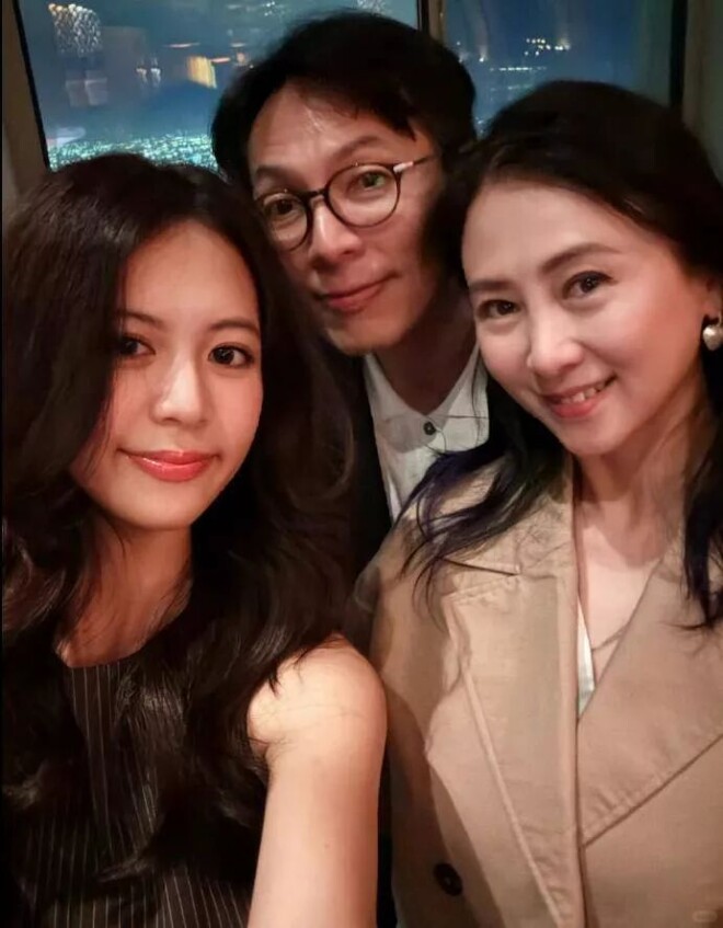 翁虹19岁女儿三次拒爱 在美国上学却“不随便”（配图7）