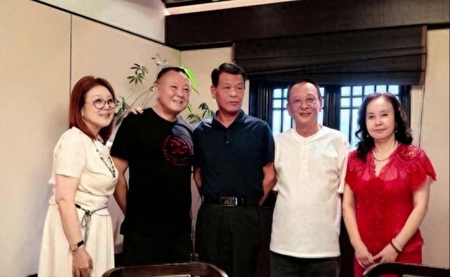 张艺谋没想到，苦干42年，给岳父岳母做了嫁衣