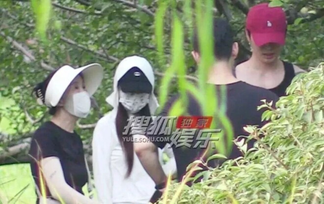 李小璐疑似新男友曝光 被拍到与嘻哈歌手逛公园（配图4）