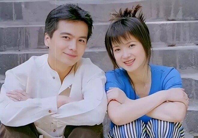 许亚军一家四口合影曝光 前妻何晴之子罕同框（配图6）
