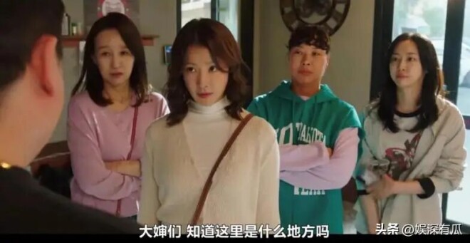 44岁演员女星穿泳装给女儿喂奶 日常画面引热议（配图20）