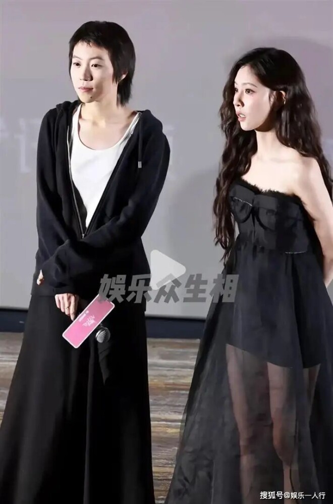 王菲母女三人在阿那亚 前夫窦唯也在（配图13）