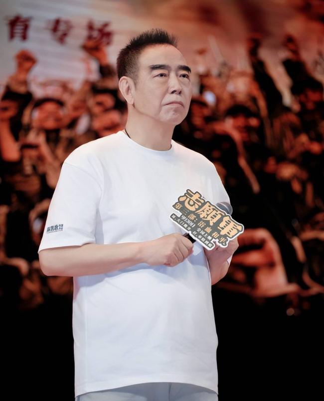 谢贤刚去世没几天，陈凯歌走路摇晃身体也出问题