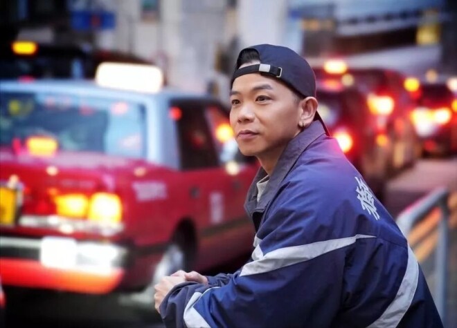 香港男星为省钱坐地铁 收入大不如前（配图3）