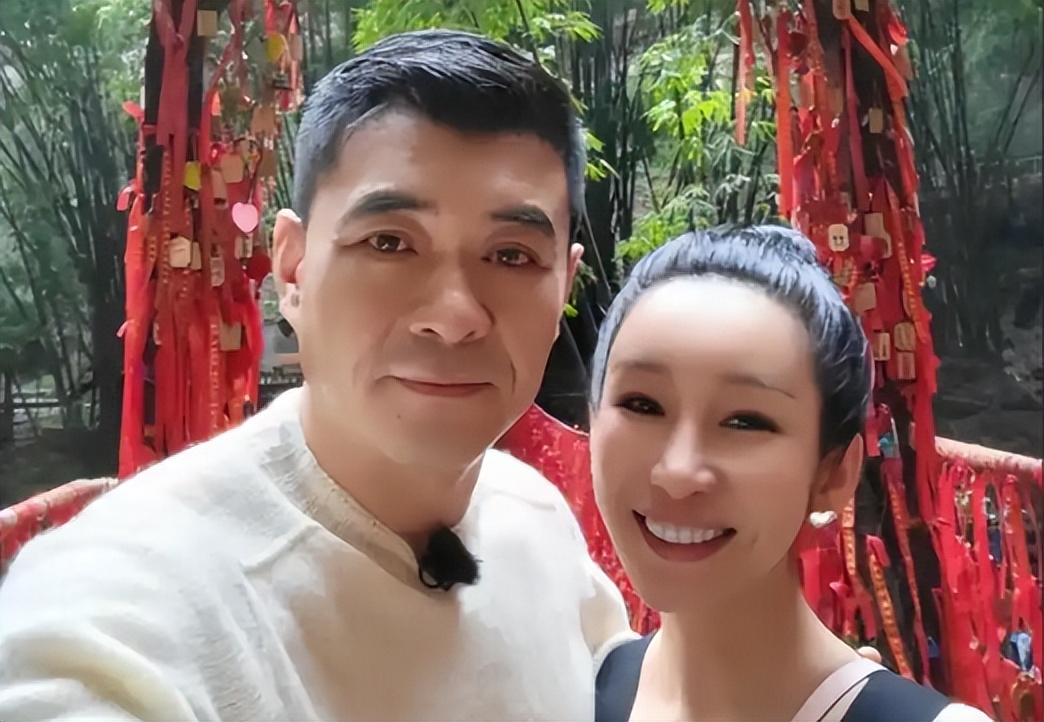 全网哭错坟！ 她的老公好端端的（配图5）
