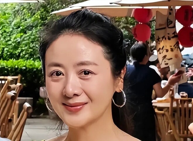 小李琳素颜眼肿体肥 经超胸肌健硕被嘲像母子（配图18）