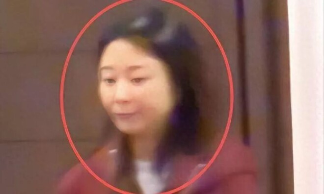46岁殷桃路人照判若两人 昔日女神变大妈（配图1）