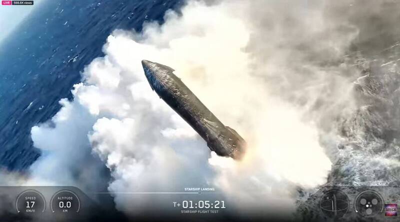 星艦第13次試飛以直立姿態濺落印度洋，完成迄今最平穩的一次水面降落。（圖擷取自YOUTUBE影片）