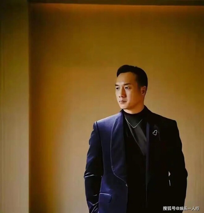 当年对徐静蕾求婚多次未果 转头聊小14岁姑娘（配图17）