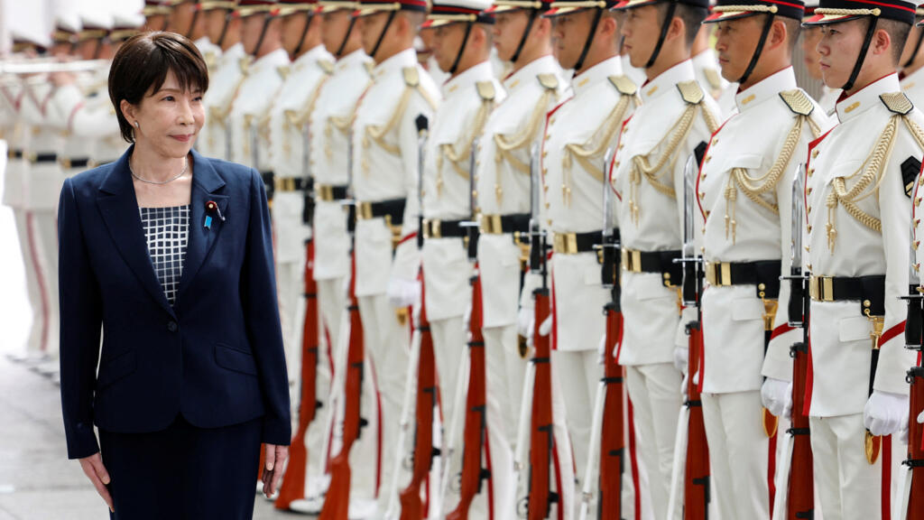 2026年9月2日，日本东京，日本首相高市早苗在自卫队高级指挥官会议上检阅仪仗队。